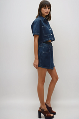 Dunkelblaues Denim-Set mit Knöpfen