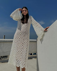 Häkelkleid mit Trompetenärmeln