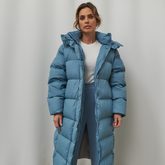 Lange Winter-Daunenjacke mit Kapuze