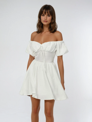 Verspieltes Off-Shoulder-Kleid mit Puffärmeln