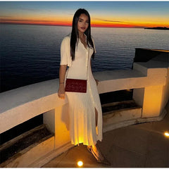 Zweifarbiges Strickkleid mit Knopfleiste