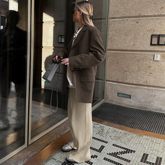 Gerippte Hose mit ausgestelltem Bein