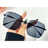 Sonnenbrille mit Metallrahmen