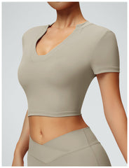 Atmungsaktives V-Neck-Crop-Top