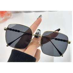 Sonnenbrille mit Metallrahmen