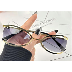 Ovale Sonnenbrille mit Metallrahmen