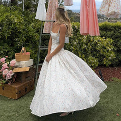 Florales Trägerkleid mit Taillennaht