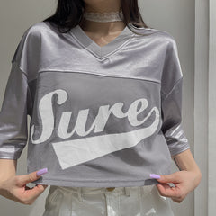 Silbernes Mesh-T-Shirt mit V-Ausschnitt