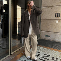 Gerippte Hose mit ausgestelltem Bein