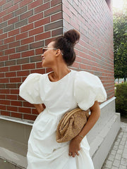 Weißes Baumwoll-Maxikleid mit Puffärmeln