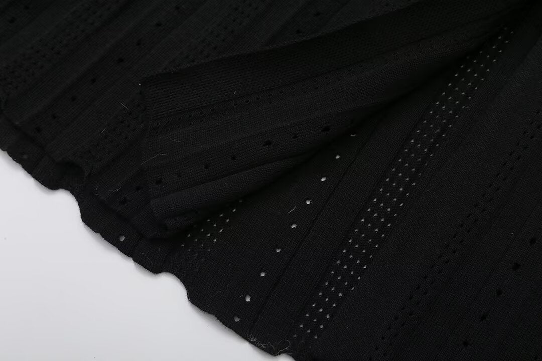 Zweifarbiges Strickkleid mit Knopfleiste