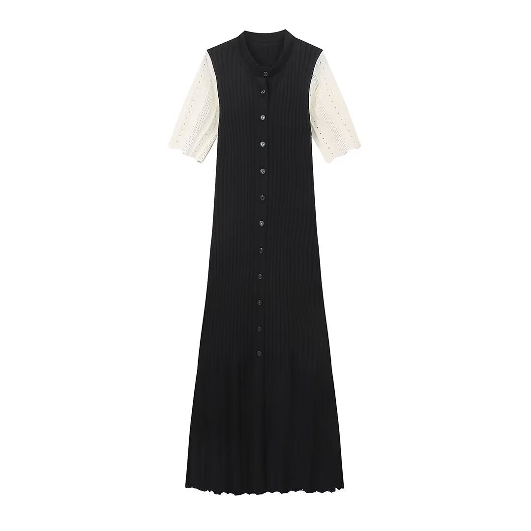 Zweifarbiges Strickkleid mit Knopfleiste